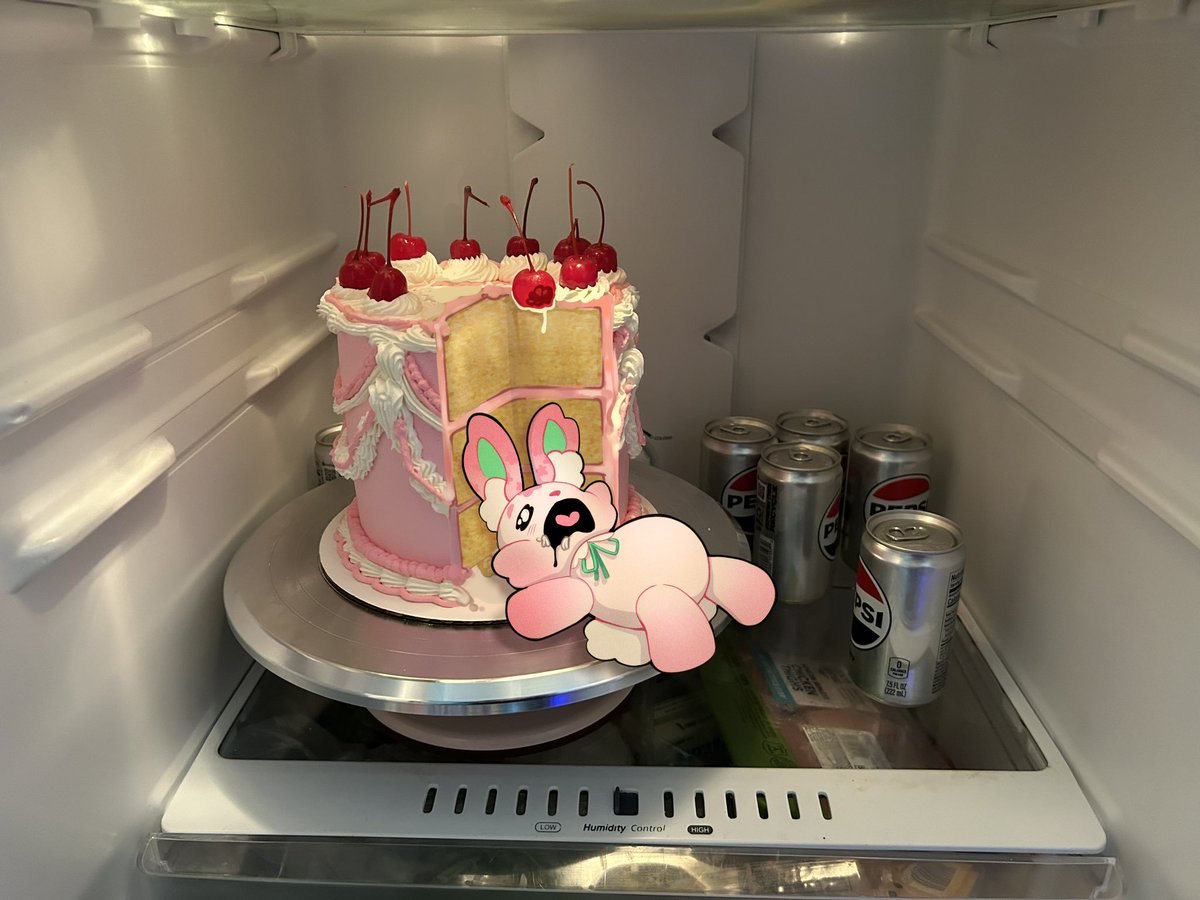 Artofgaby's tweet image. The state of my fridge ߹𖥦߹