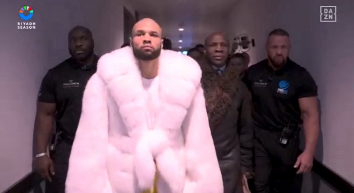 When you forgot to do the bins the night before and have to go out in your missus dressing gown. #EubankBenn2