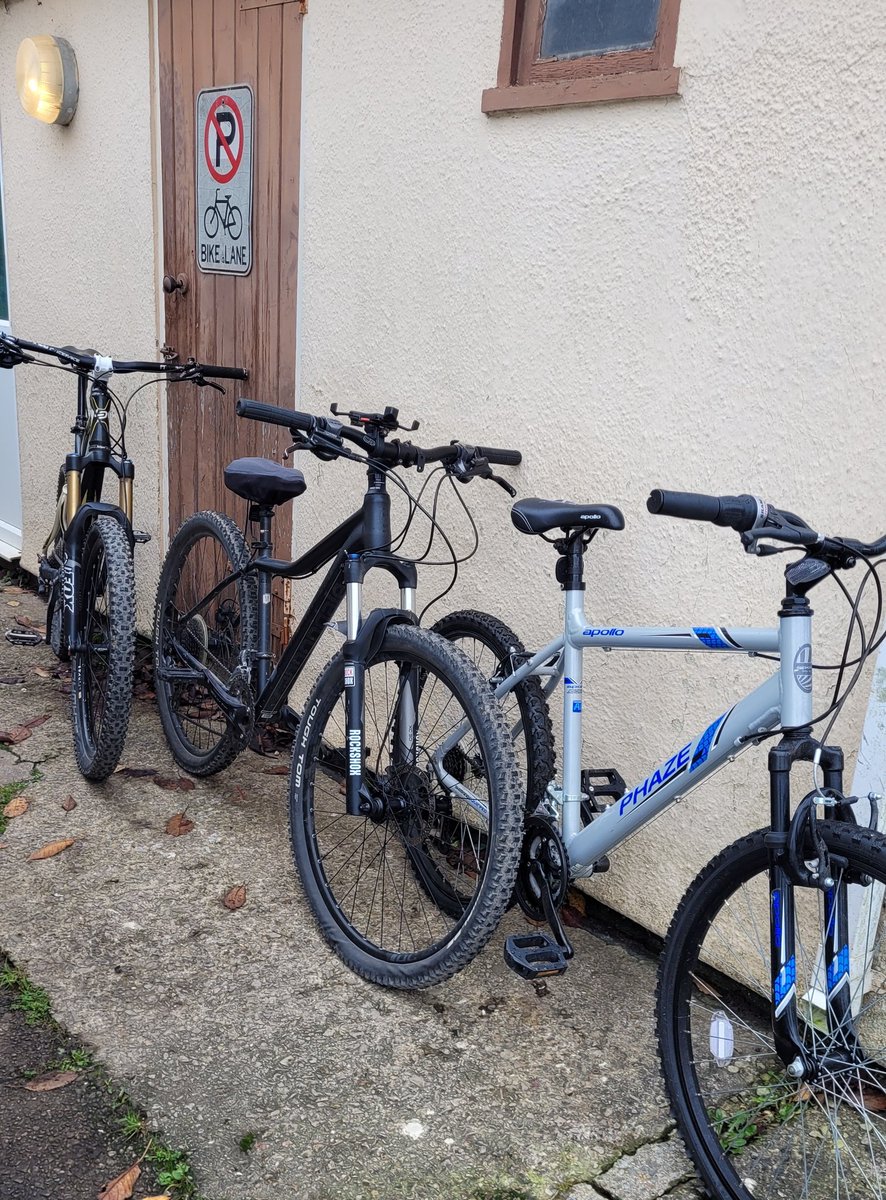 PuffaJones's tweet image. What a fantastic donation!
Three bikes in superb condition that will make Christmas very special for their lucky new owners
 
Thank you so much for your support and kindness.
❤️ 

#freebikes4kids #community #cycling #mtb #charity
#giving #KindnessMatters 
#MentalHealthMatters