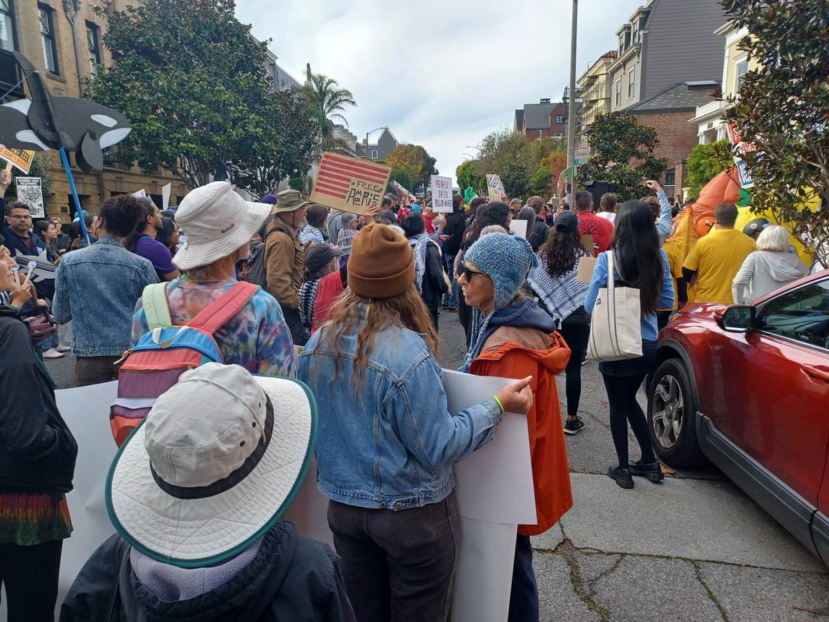 Defund the Billionaires rally in billionaire neighborhood of San Francisco, Pacific Heights. <a href="/maddow/">Rachel Maddow</a> <a href="/RonFilipkowski/">Ron Filipkowski</a> <a href="/IndivisibleTeam/">Indivisible Guide ❌👑</a> <a href="/womensmarch/">Women's March</a>