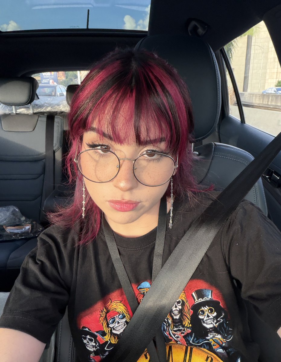 FairlyGab's tweet photo. selfies en el carro aprovechando que salí https://t.co/uosQUksqIR