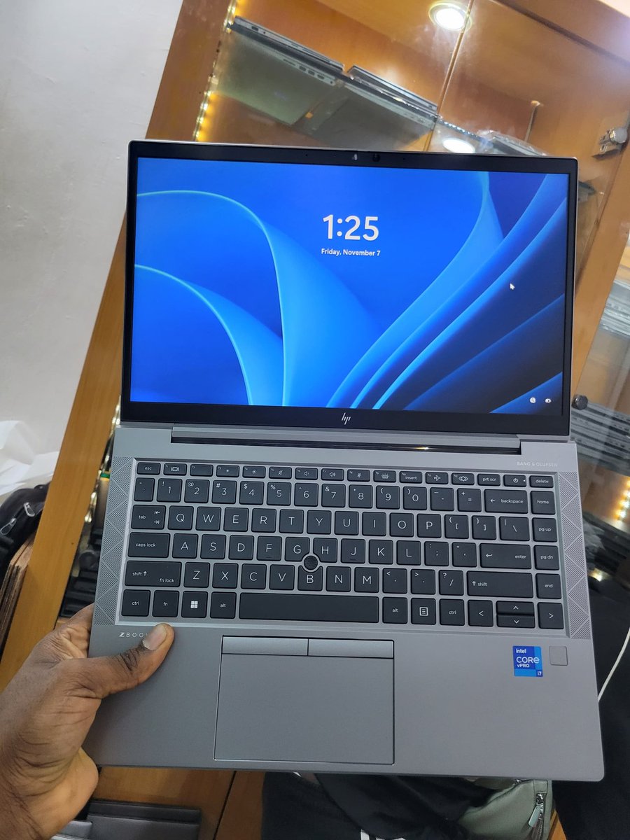 jextoracle's tweet image. Manifesting a new laptop for my online class 🙏🙏