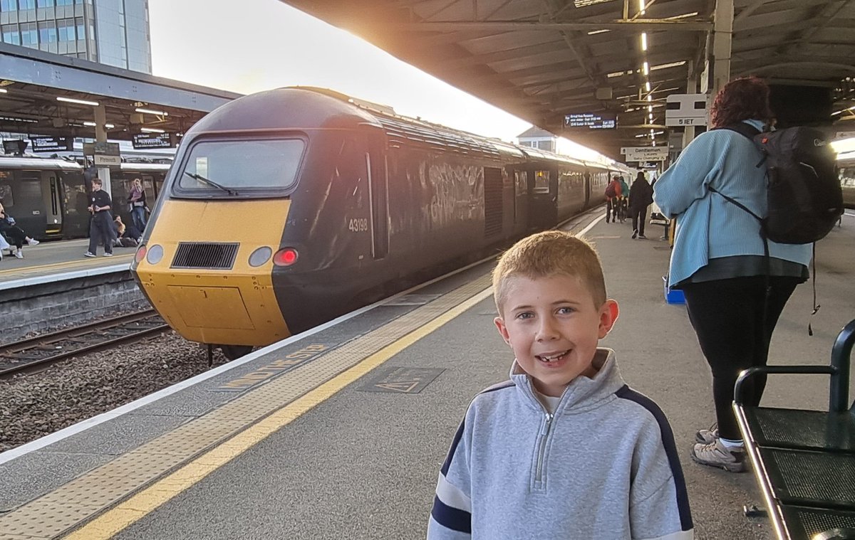 ukrailadventure's tweet image. 3 months ago, Austin told me that he wanted a break from adventures. I didn&apos;t know why at the time but it turns out it was because someone had made fun of him for being into trains. This broke me tbh 💔 but after lots of deep chats, he&apos;s over it &amp;amp; going to ignore them. So.... 1/2