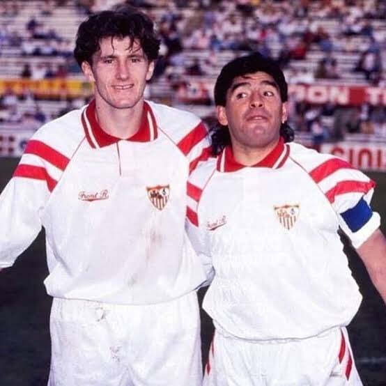 🪄 Magia en estado puro.

¿Tienes alguna anécdota o recuerdas algún gol o jugada de estos dos cracks jugando en nuestro #SevillaFC?

Comenta tus recuerdos