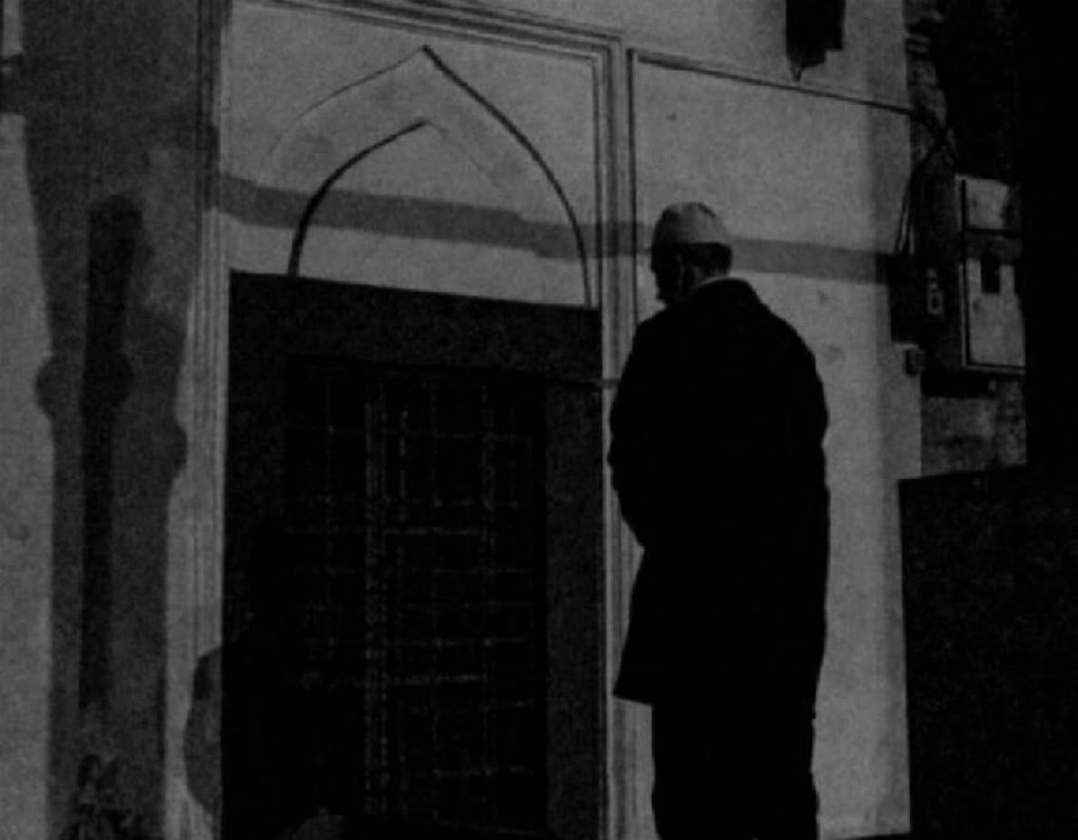 نصيحه خذها وتمسك فيها طول حياتك 

كل هم وضيقه وعسر وقله مال واي شي شايل همه بحياتك .. مفتاحه هو صلاة الوتر 

كل شخص يصليها ومحافظ عليها يشوف كيف حياته تتغير للافضل وكيف انه ايمانه زاد وكيف انه اصبح يحب الطاعات 

صلاة الوتر كنز عظيم جدا جدا 
محروم من تركها وغفل عنها 

اوتروا ❤️