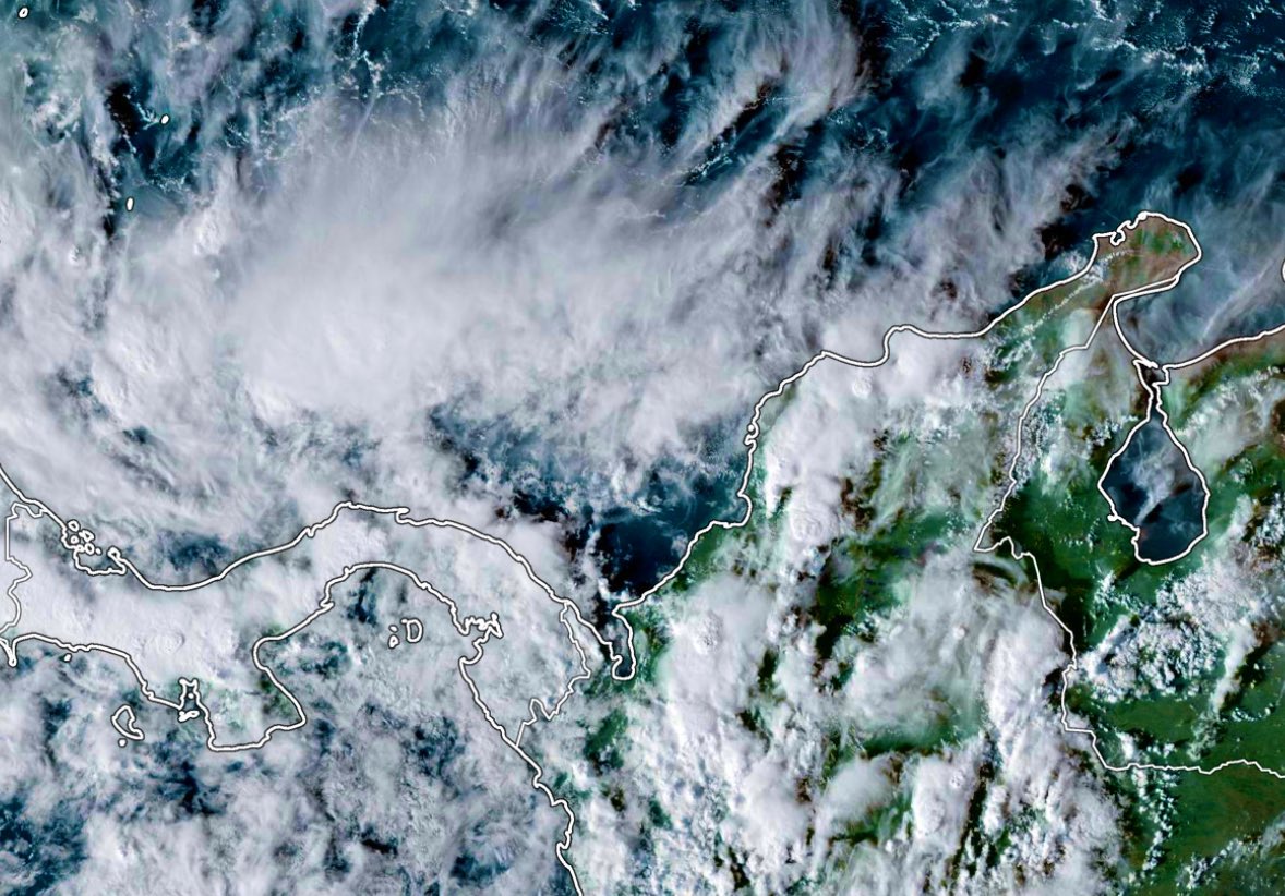 _iclima's tweet image. Durante la tarde de hoy se han registrado lluvias en algunos sectores de Córdoba, Sucre, Bolívar, Atlántico y Magdalena.
Se espera que estas precipitaciones continúen de forma sectorizada durante el resto del puente festivo. 🌧️