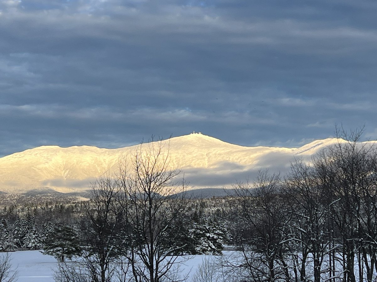 VermonsterWx's tweet image. And just like that Mt. Washington decided to pop out from behind the clouds for a little bit! Just stunning! #nhwx