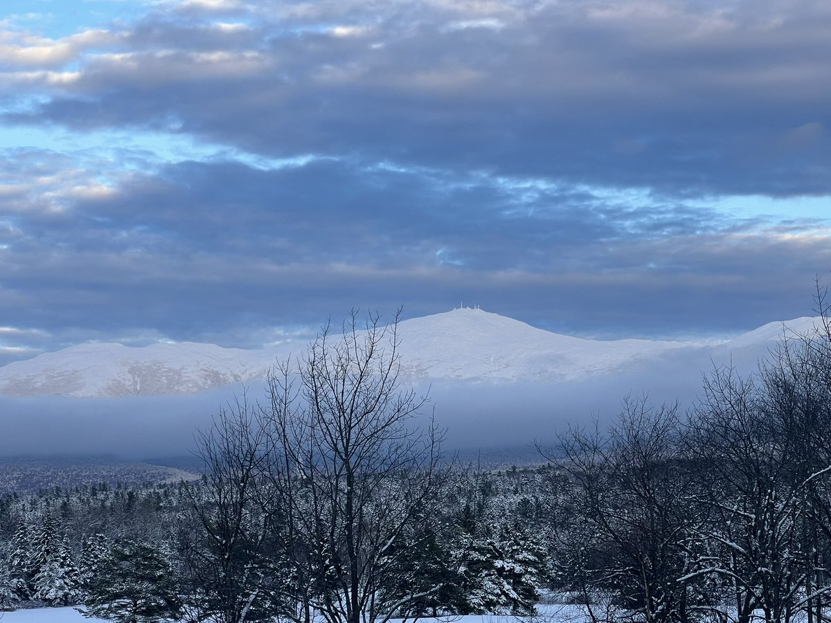 VermonsterWx's tweet image. And just like that Mt. Washington decided to pop out from behind the clouds for a little bit! Just stunning! #nhwx