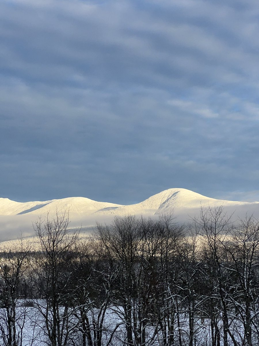VermonsterWx's tweet image. And just like that Mt. Washington decided to pop out from behind the clouds for a little bit! Just stunning! #nhwx