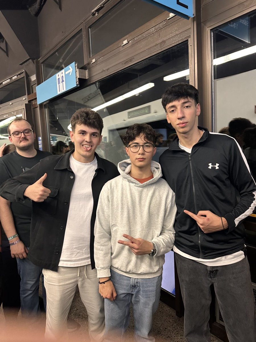 dss6_r6's tweet image. Had a BLAST r6 day. Met many people which ive never met before 🫡 Tomorrow will be even better 🤓