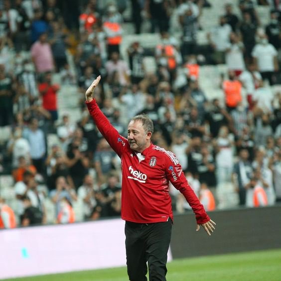 Seninleyim hocam. Senin hakkında yazılan yüzlerce yalana inanmadım, inanmayacağım. Canım hocam 🦅