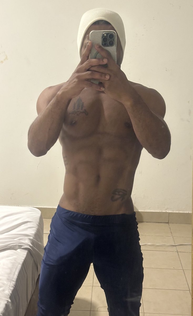 ValenciaFerrin's tweet photo. Que frío hace la bestia no se quiere bajar😈🥵 https://t.co/J1ddUva0np