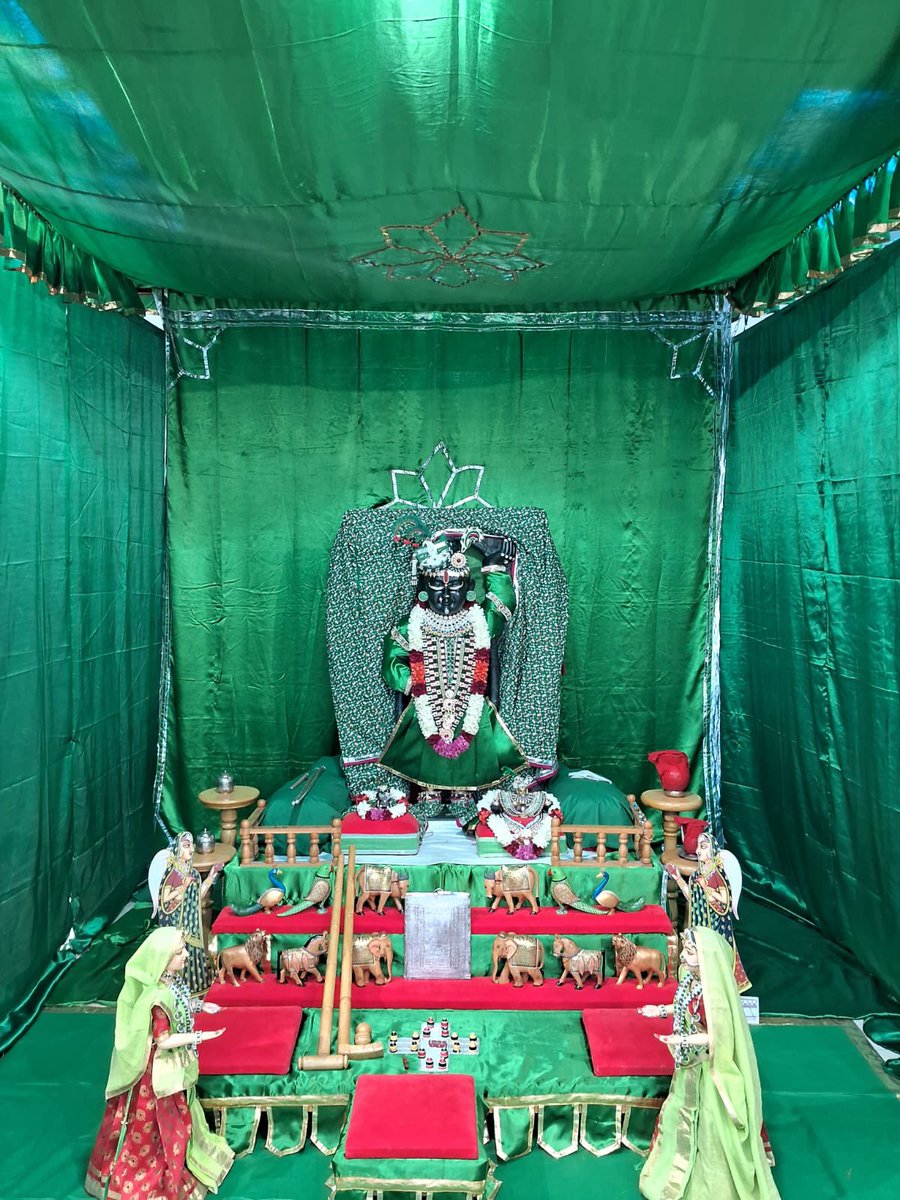 PushtiparivarUk's tweet image. @ShriYadunathji @nathdwaratemple @pushtisaaj 
@PushtiShangar @narendramodi @MukeshAmba @Nitaambani56 @UKhindumatters @hfbritain #shreenathji #haveli #wembly #sudbury #shitkaal #darshan