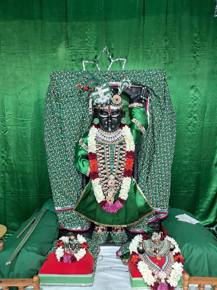 PushtiparivarUk's tweet image. @ShriYadunathji @nathdwaratemple @pushtisaaj 
@PushtiShangar @narendramodi @MukeshAmba @Nitaambani56 @UKhindumatters @hfbritain #shreenathji #haveli #wembly #sudbury #shitkaal #darshan