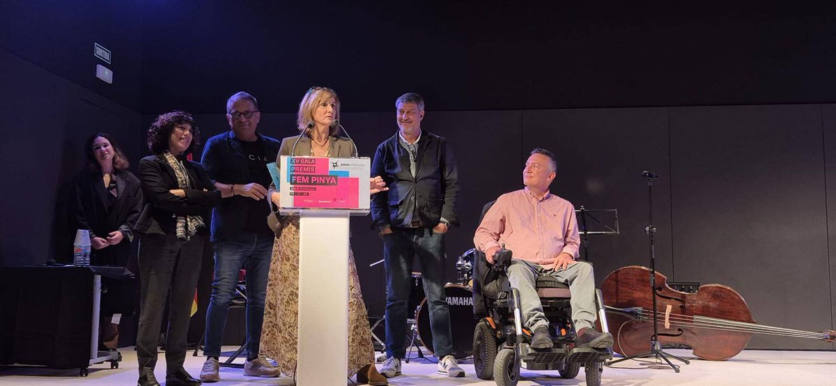 🎖Avui,com a referents en accessibilitat,hem rebut el premi especial del jurat 'Fem pinya' que concedeix l'ASEM, associació catalana de malalties neuromusculars. La directora de serveis corporatius,Cristina Güell,ha rebut el premi agraïnt a l'equip d'accessibilitat la seva tasca.