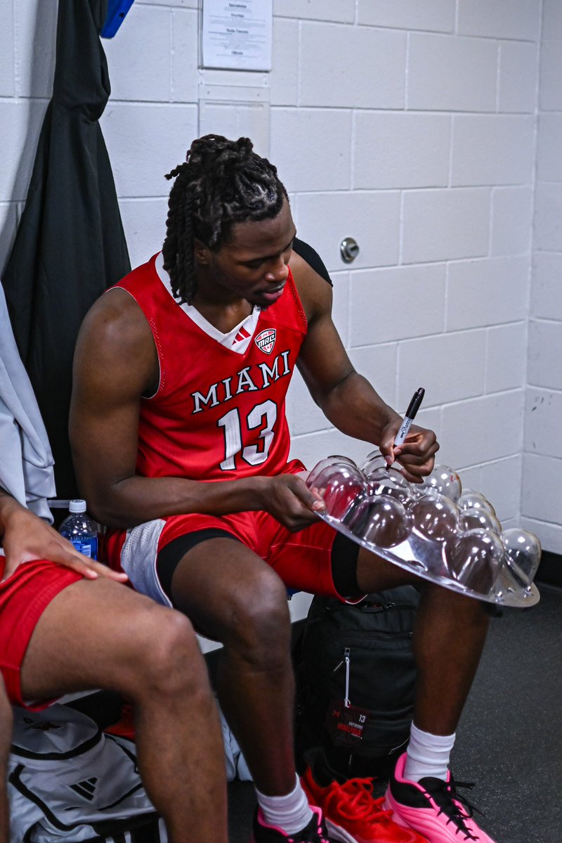 MiamiOH_BBall's tweet image. Big shots + big boards

EGB chain @EvanIpsaro 
Bubble signature @AntwoneWoolfol1 

#UnFinishedBusiness || #MiamiMindset || #RiseUpRedHawks
