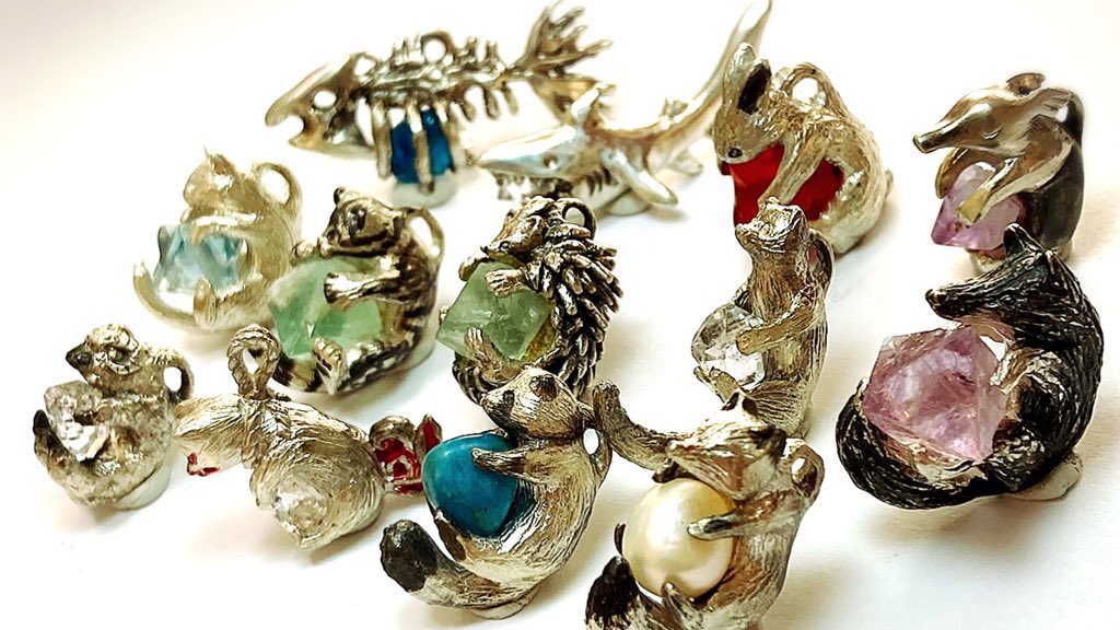 chokonto_0911's tweet photo. おはようございます！
デザフェス2日目！
午前中は462.はおりませんがお買い物できます◎
いつもの鉱物×動物シリーズもあります〜！
ここのリプにずらずら載せておきますね👍
＃デザフェス62お品書き 
#df62 https://t.co/kGLL53LuxW