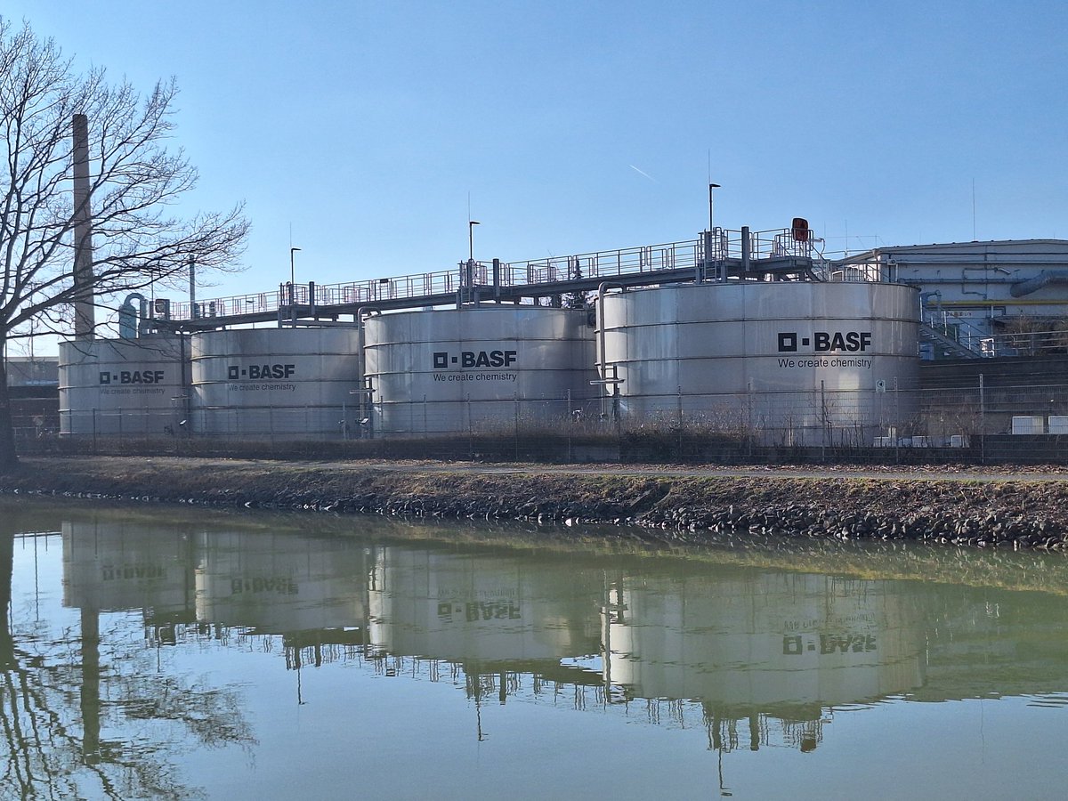 Der Auftragsbestand der deutschen Chemischen #Industrie entspricht dem vor 30 Jahren - "Wenn bei uns das Licht ausgeht, dann in ganz Deutschland", sagte mir jemand in leitender Funktion bei #BASF. Wir hatten die Wahl, soviel steht fest.