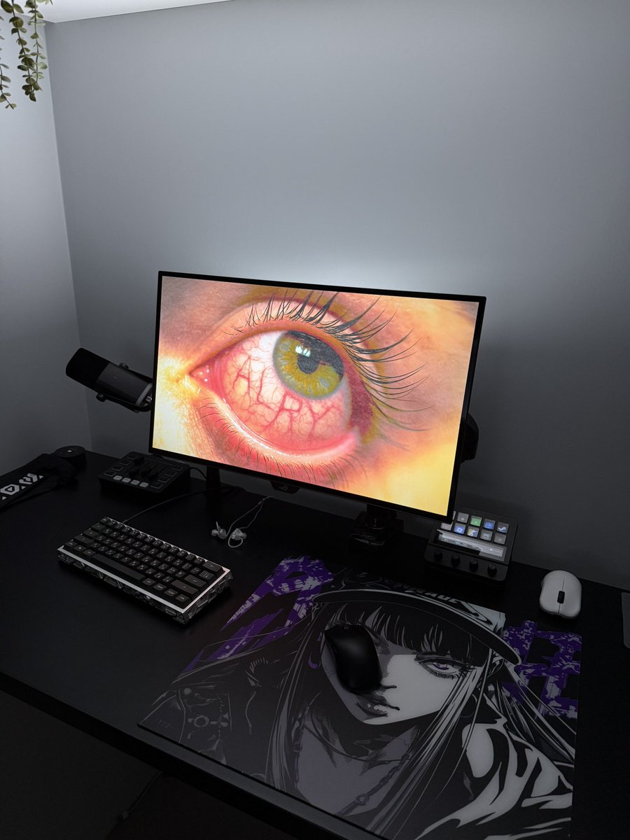 wallpaper hits diff 

<a href="/Alyxxstudios/">Alyxx</a> 

#desksetup