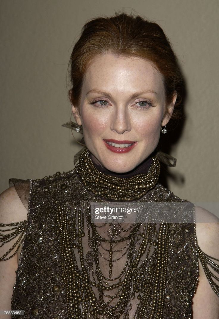 daily julianne moore tweet media