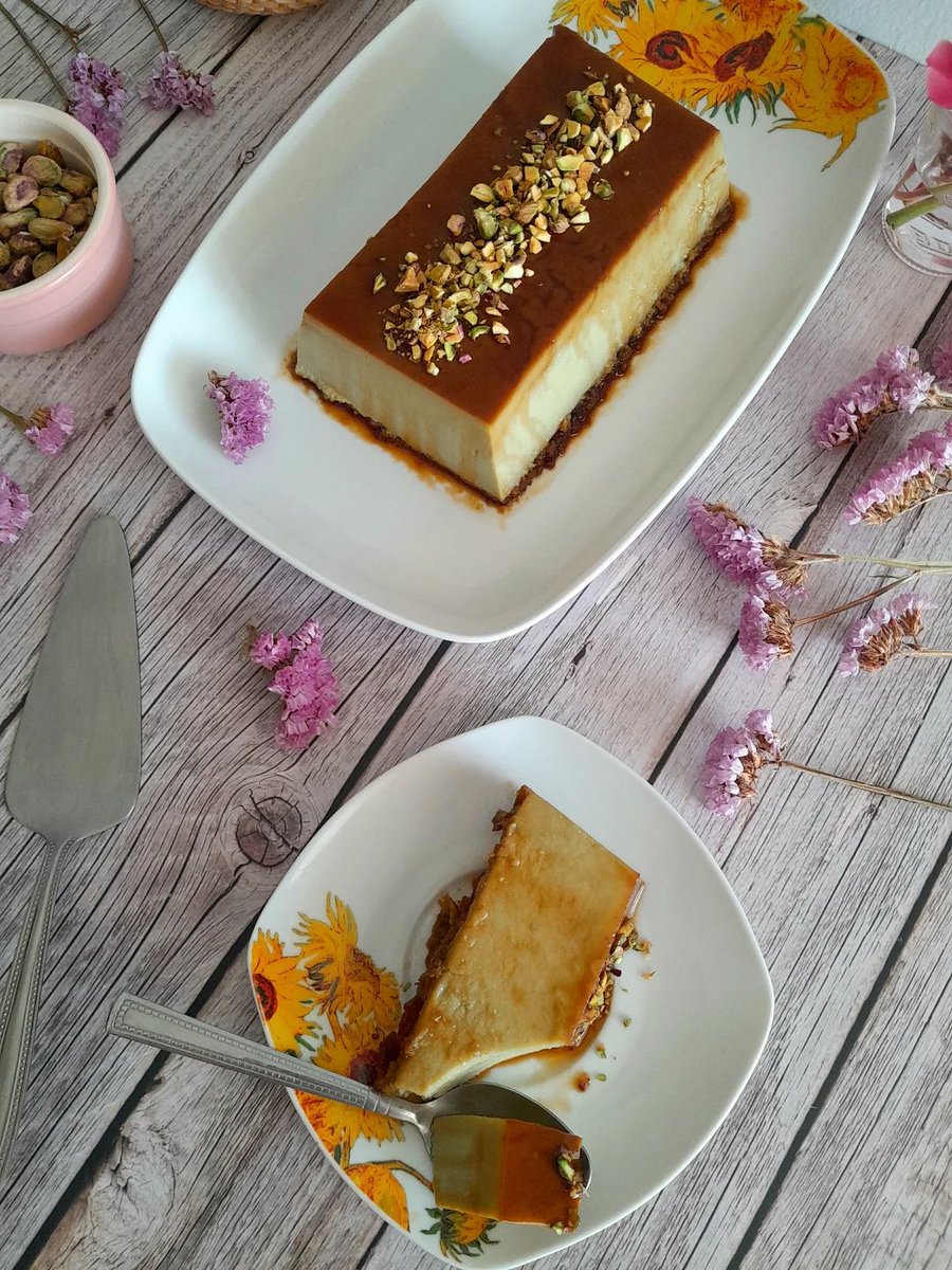 Flan de Pistacho 💚 

Déjate enamorar de este postre de temporada con el fruto seco del momento: el pistacho 🥰
Flan de textura suave con nata y crema de pistacho. 
Receta en mi blog 👇
fresasconchocolatee.blogspot.com/2025/11/flan-d…
#flan #pistacho #postres #otoño