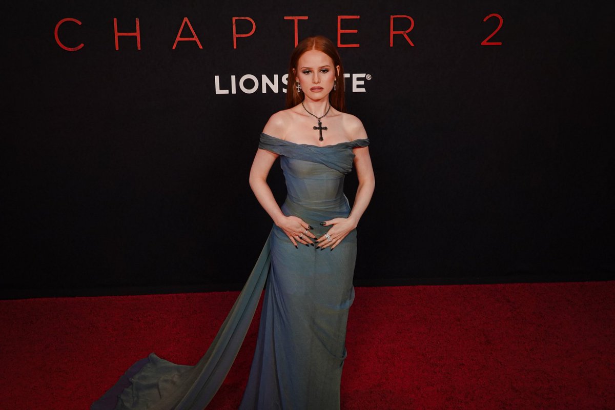 petschbrs's tweet photo. Novas fotos de Madelaine Petsch no tapete vermelho da premiere de “The Strangers: Chapter Two”, em Los Angeles. (16/09) https://t.co/U5DY5dz1XQ
