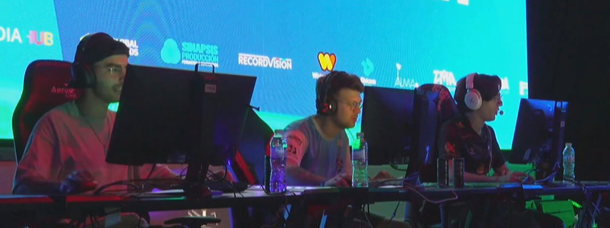 campeonamos con la banda la <a href="/TemporadaJuegos/">TDJ</a> , muy divertida la lan con los pibitos. 
<a href="/jotinhafps/">F/A jotinha</a> <a href="/sdufen7/">sdufen</a> <a href="/okkuow/">okku</a> <a href="/santt27/">Santiiii27</a> 
(una fotito del tridente de la locura)