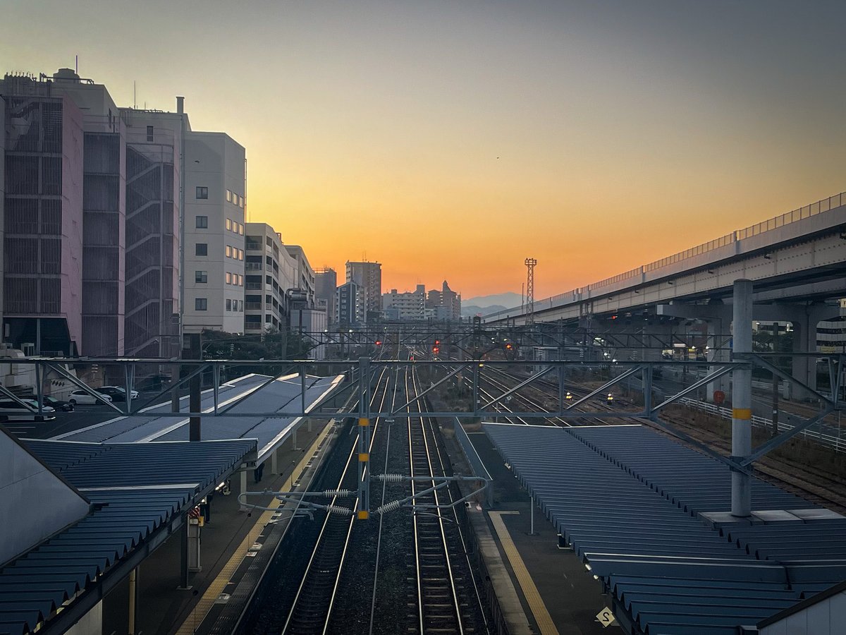 INDEXPERIENCE's tweet image. おはようございます

仲間内でウォーキング大会に出るので早くから移動中です。ランニングやマラソンと違って数時間おしゃべりし倒せるので下手な飲み会より非常に健全

飲んでるの時に出るのは本音
追い込んでる時に出るのは本性

後者の状態でも付き合える仲間は大事にしたい