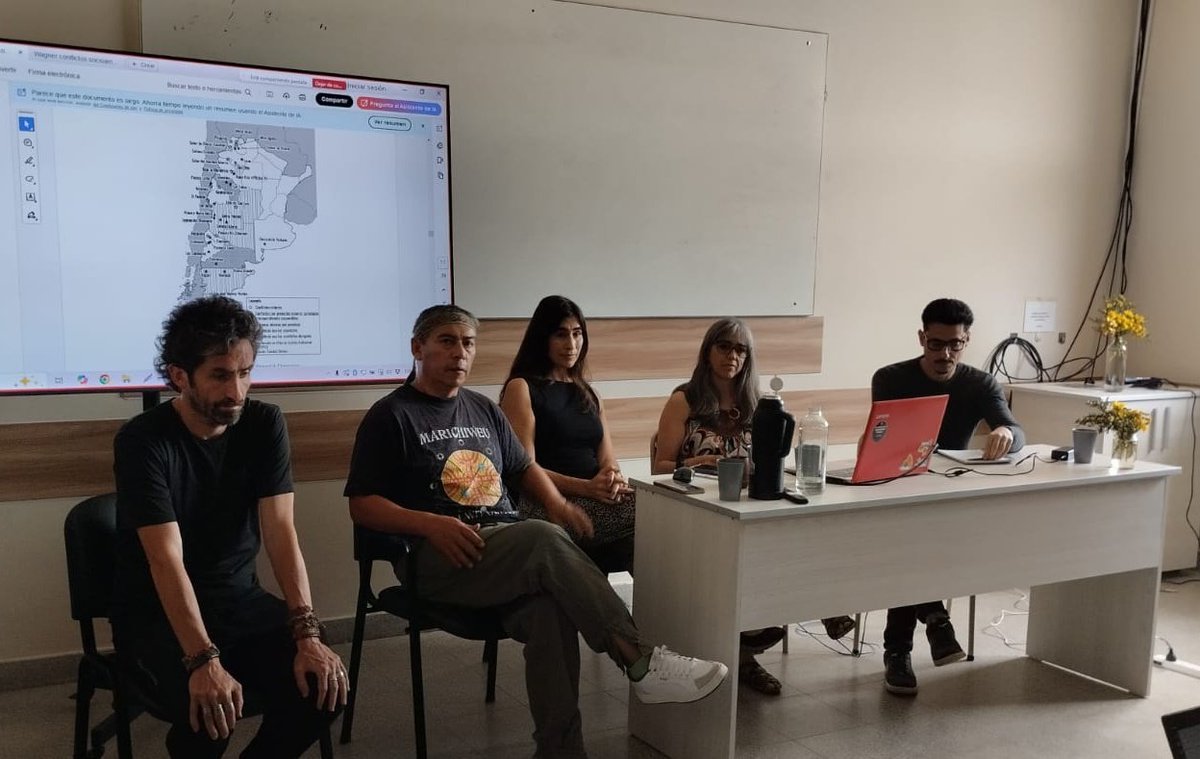 aserquis's tweet photo. Hoy participé junto a @GuilleFolguera, Lucrecia Wagner , Andres Vera y Orlando Carriqueo en las VII Jornadas de cuidado del ambiente organizadas por el Centro de Estudios Ambientales de la @UNRIONEGRO , en el conversatorio "Conflictos socioambientales y minería - Desafíos para la conunidad".

Las problemáticas de este eje afectan a nuestras comunidades, al ecosistema y a nuestras economías. Es fundamental que trabajemos sobre políticas de estado que nos permitan planificar a largo plazo y construir una matriz energética sustentable, inclusiva y que potencie nuestro desarrollo soberano.

Gracias a la @UNRIONEGRO por generar estas instancias imprescindibles de encuentro, reflexión y debate.