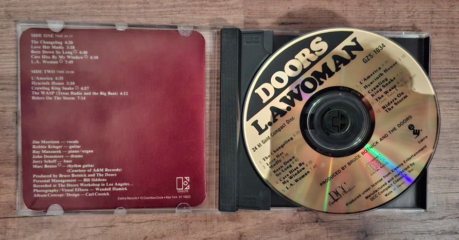 Vandaag voor 8e keer 'L.A. Woman' v. #TheDoors op #cd gekocht.

Niet de door <a href="/notesonnoise1/">N̲o̲t̲e̲n̲z̲u̲m̲G̲e̲r̲ä̲u̲s̲c̲h̲</a> aangeprezen 'Analogue Productions SACD', maar de '#DCC gold disc'. 
Lag in de '3 voor 10 euro'-bak op de #platenbeurs.