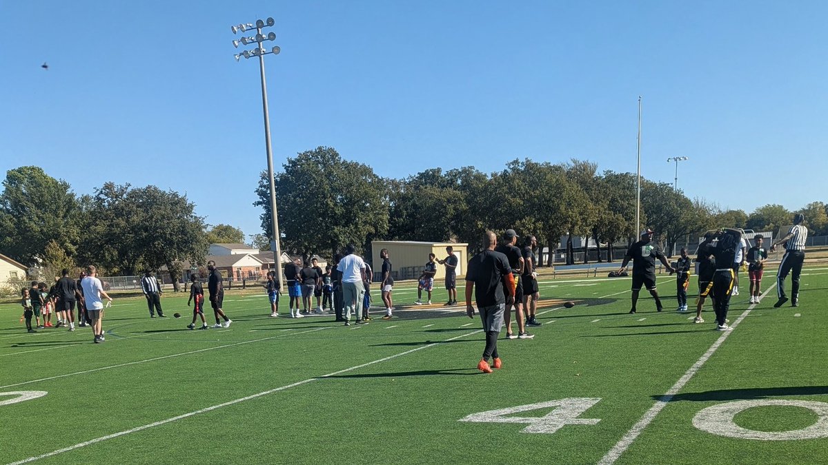 Great time volunteering today! It would not be possible without the help of these dedicated student/athletes! <a href="/IrvingISD/">Irving ISD</a> <a href="/BBBSLA/">BigBrothersBigSisters</a> <a href="/IISDAthletics/">Irving ISD Athletics</a> <a href="/MacArthurCards/">MacArthur HS</a> <a href="/BNitcholas/">Beck Nitcholas</a>