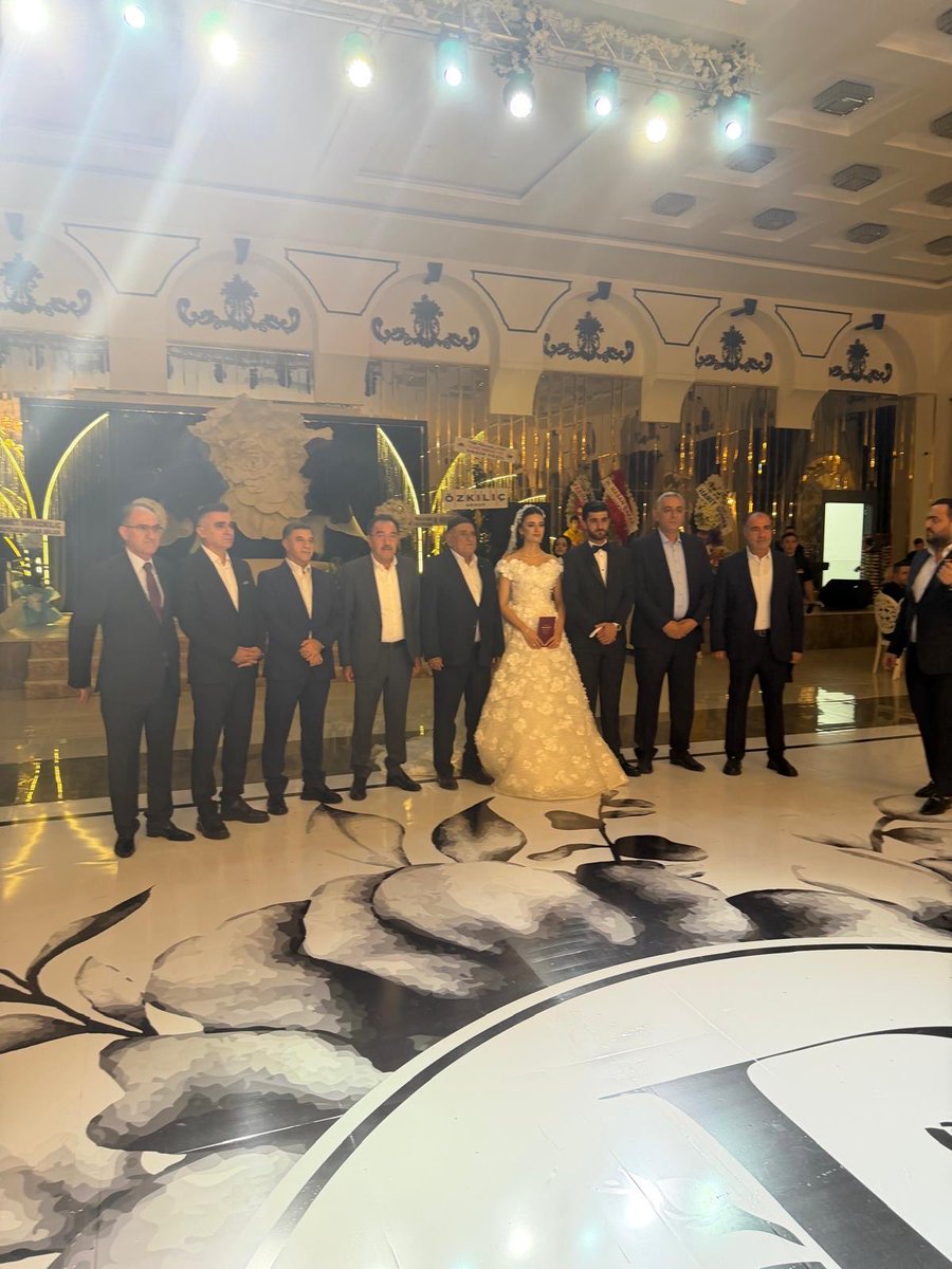 IhsanMerdanoglu's tweet image. Yeğenim İbrahim ve kızımız  Deryanın düğün törenine katılım sağladım. Gençlerimize iki cihan saadeti diliyorum.
