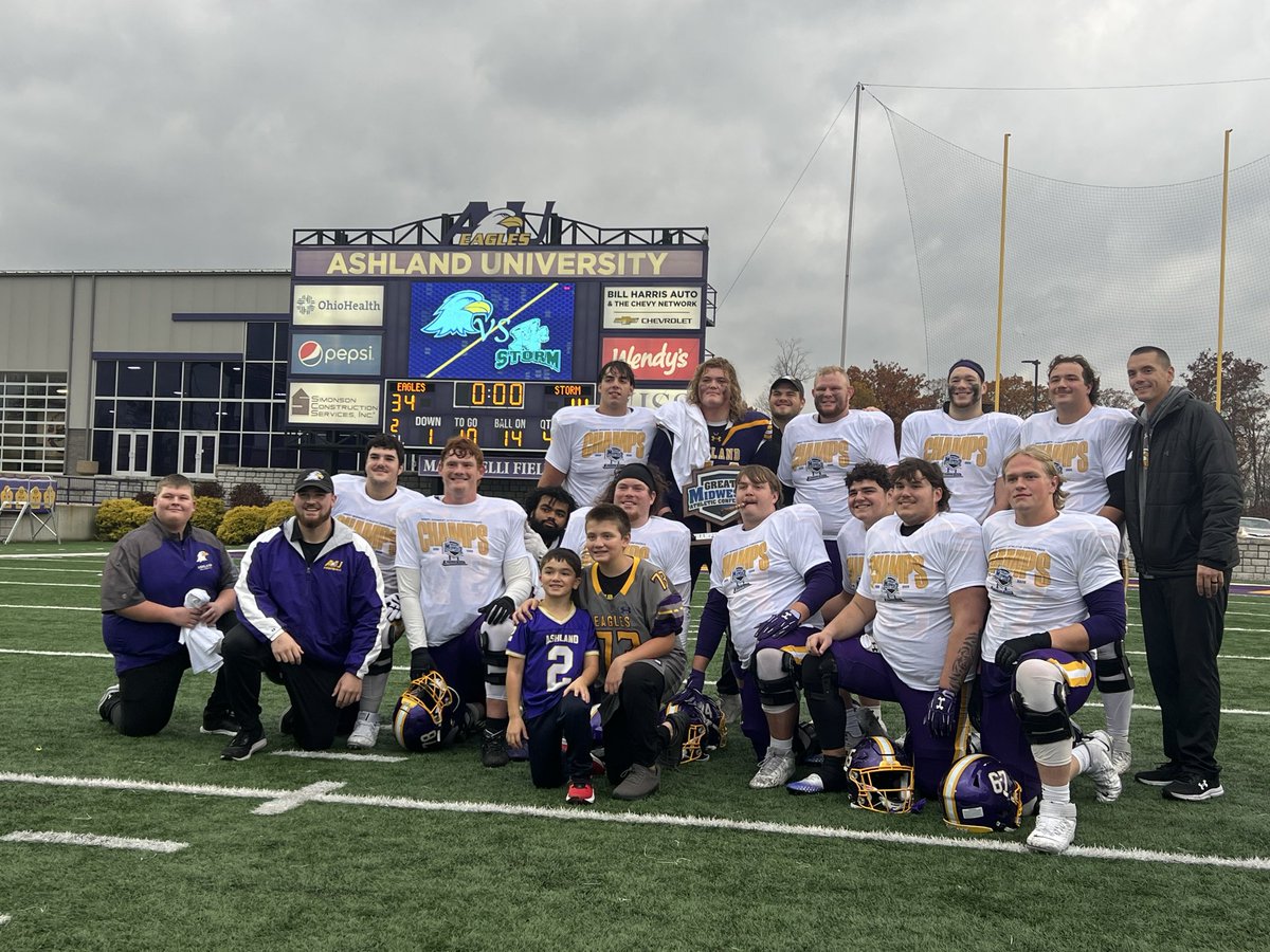 JimCordle63's tweet photo. Four seniors end the regular season as champions! Let’s keep playing football! #BroadStreetBullies @AshlandFB https://t.co/GAG7d9bf1W