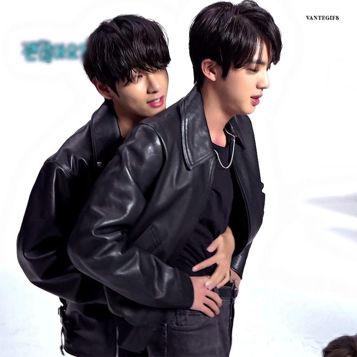 9295JinTae's tweet photo. Obviously.....
#taejin #vjin #jintae #jinv #뷔진 #태진 
#진태 #진뷔 #テテジン https://t.co/hTdqPm327G