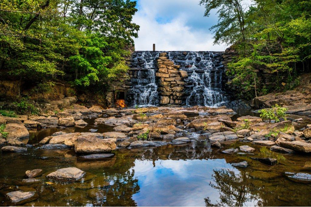 9 Fabulous Trails for Hiking in Alabama! bit.ly/3bQZi2U | #alabama #hiking #hike #outdoors

Alabama is a beautiful state with diverse landscapes. Get out and try one (or all) of these fantastic hiking trails! 🙌
