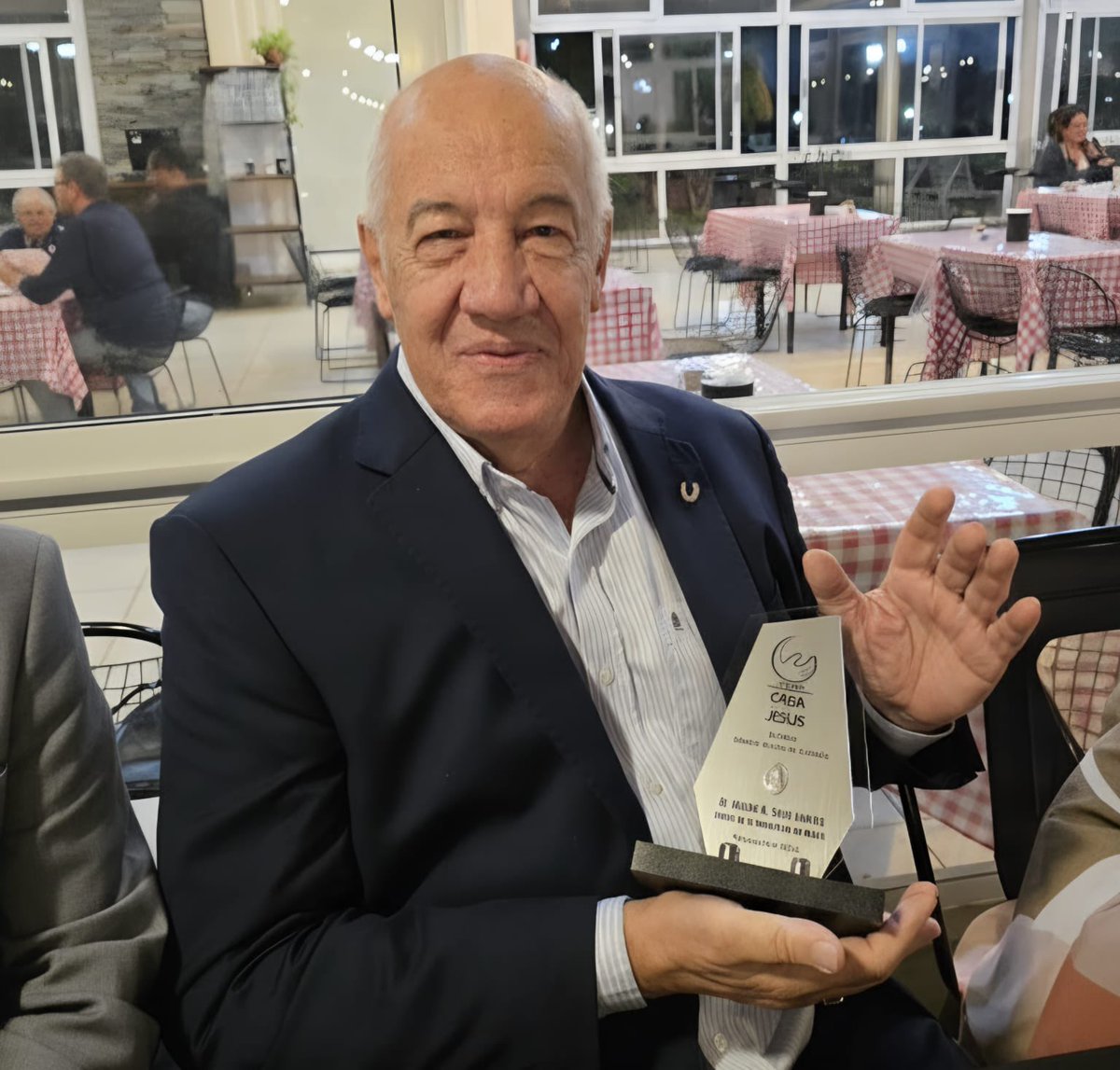 La UM presente en la 11.ª Cena Anual de la Fundación Casa de Jesús, esta vez en Matreros, un espacio que también sentimos parte de nuestra propia comunidad. 

En ese contexto, nuestro Rector, Dr. Héctor Norberto Porto Lemma, recibió el Premio Madre Teresa de Calcuta, un