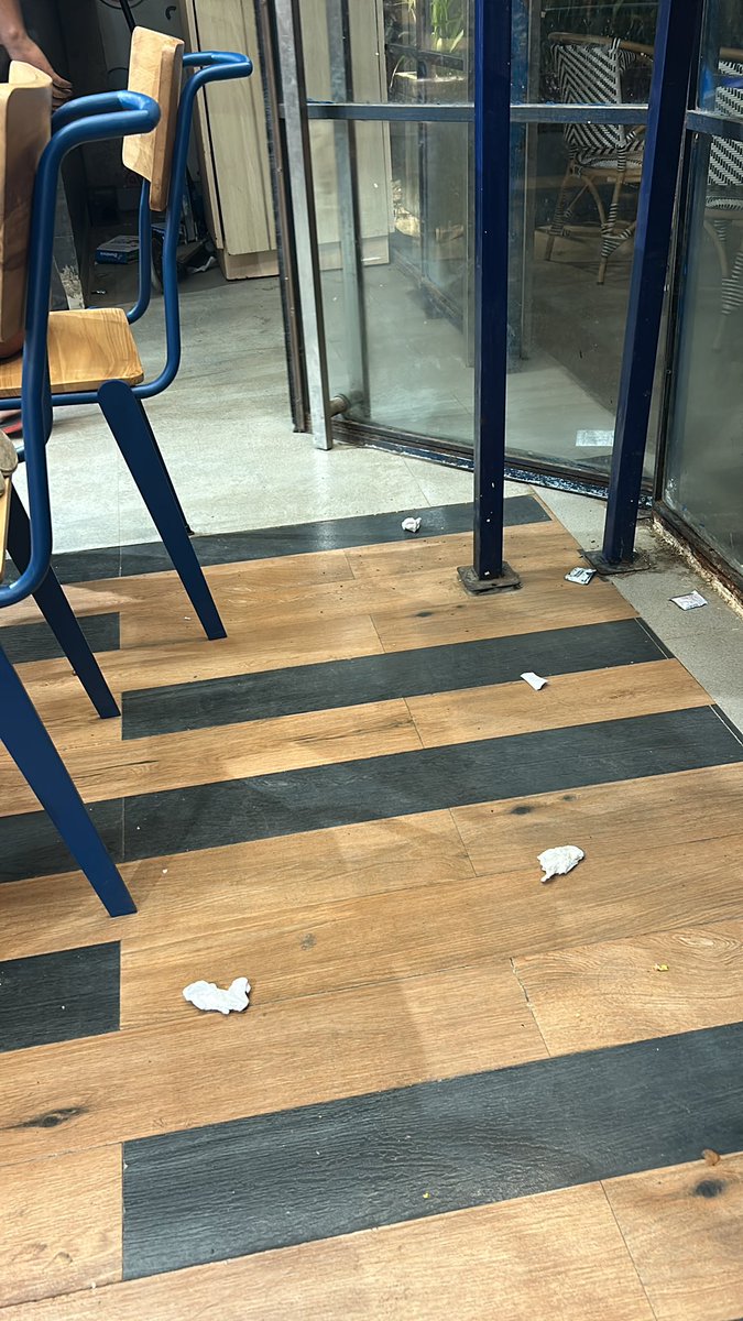 sujit2777's tweet photo. @dominos_india @dominos such a disgusting and unhygienic maintenance of you dine in location at Lodha Amara outlet in Thane https://t.co/XzXp78Z2i5