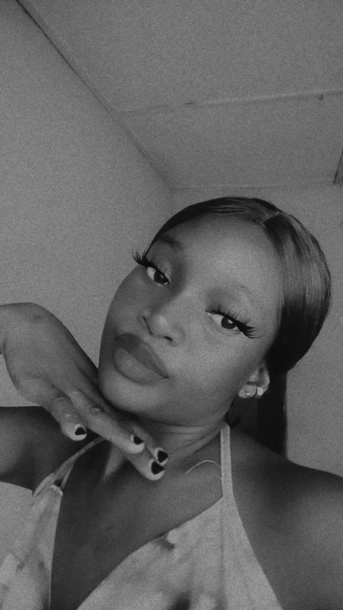 rotimiDeborah2's tweet image. Day 15, How&apos;s the weekend going at your end? Allow we to introduce,
The face and brain behind Tifeh_writes.
#writersoftwitter #WritingCommunity