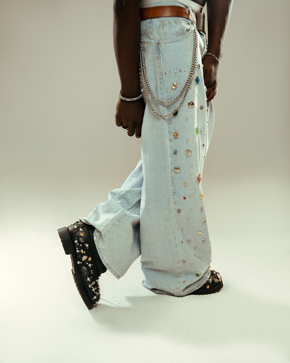 tomiwawyd's tweet image. IN THE GENES by Tomiwa Daniel 

Ft @/_t1t1t1
Styled by @/4korede
Shoes Design: @BeezyOsha 
Graphic Direction: @salltherager