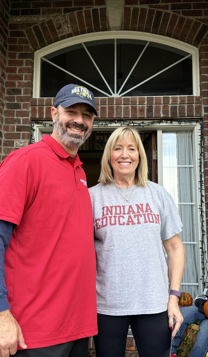 dlopezIND's tweet photo. Like most #HD39 voters, Jennifer wants pragmatic leadership in the statehouse &amp; is grateful for my solutions-oriented approach. “I trust you,” was her comment to me at doors today! Appreciate you, Jennifer! And Go Hoosiers! https://t.co/NJ4Y4Ave2X