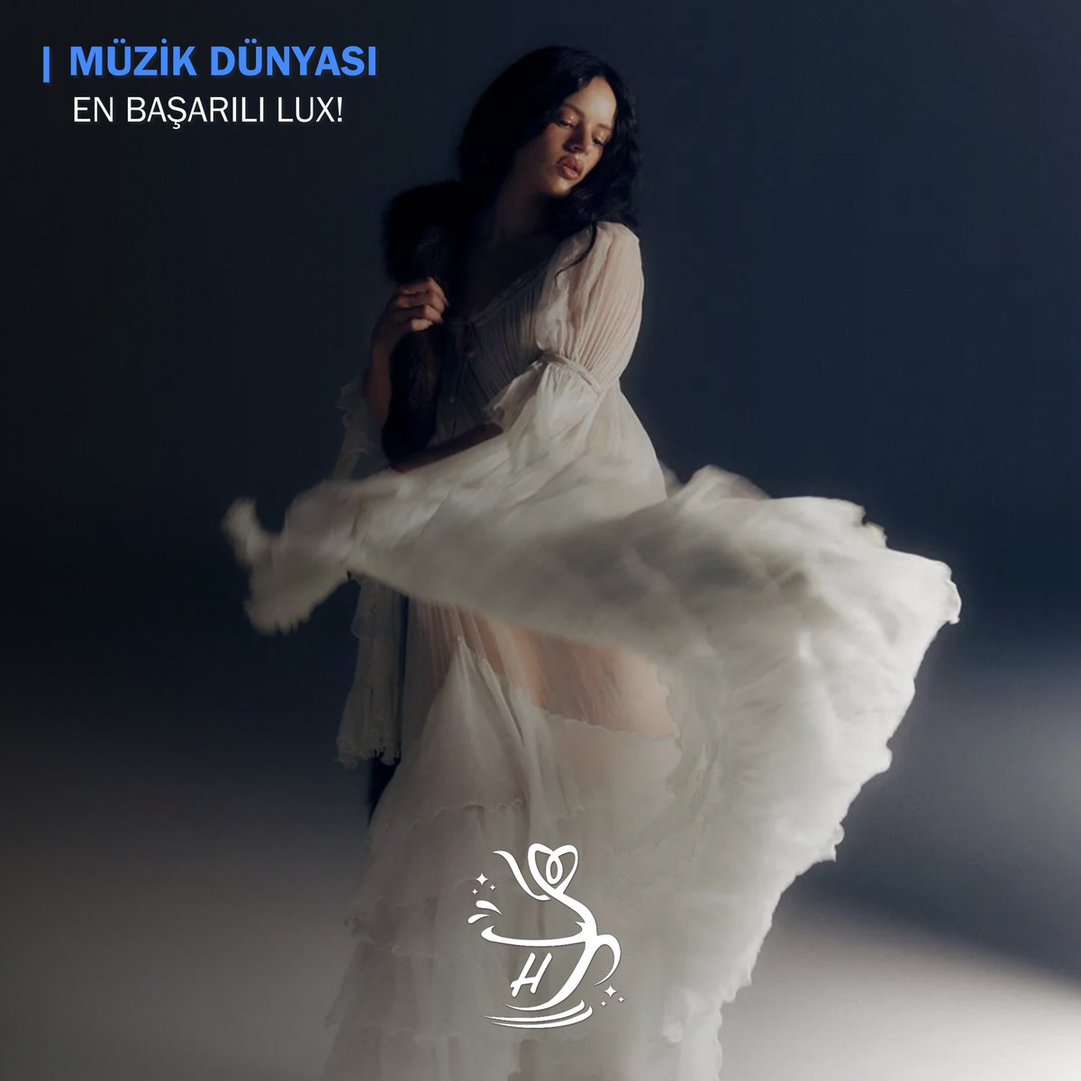 ☕️ • ROSALÍA, ‘LUX’ adlı albümüyle İngiltere Resmi Listeleri tarihinde bir İspanyol kadın sanatçının en çok listeye giren albümü oldu ve 4. sıraya yerleşti.