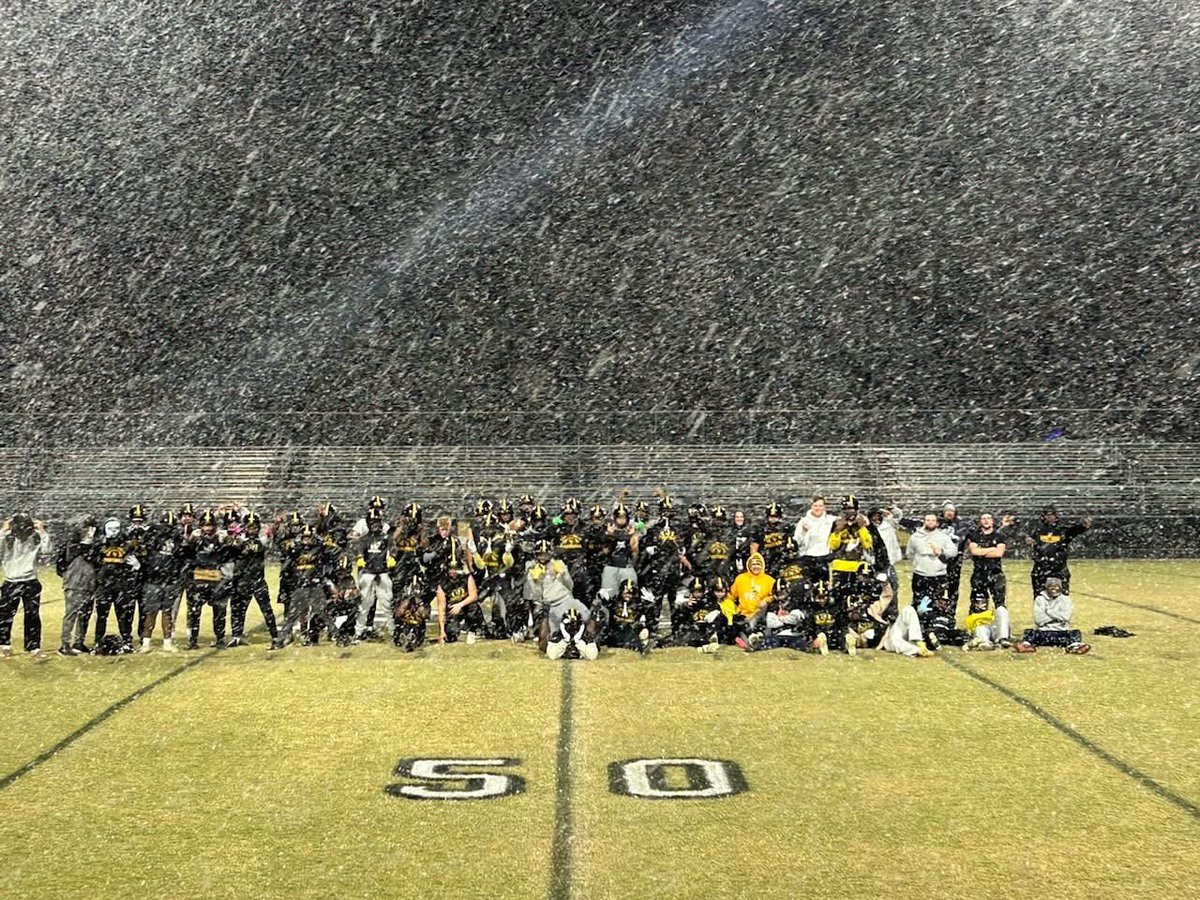 elijahparr704's tweet photo. Tough ending last night, but grateful for every rep, every lesson, every teammate, and every coach. Blessed to have been called up to varsity to finish out the year and excited for the offseason grind!
#TheJacketWay
@CoachDeese @TreyonGrace_ @CoachKendallFH @coachparr2 https://t.co/qW3FAccL2w
