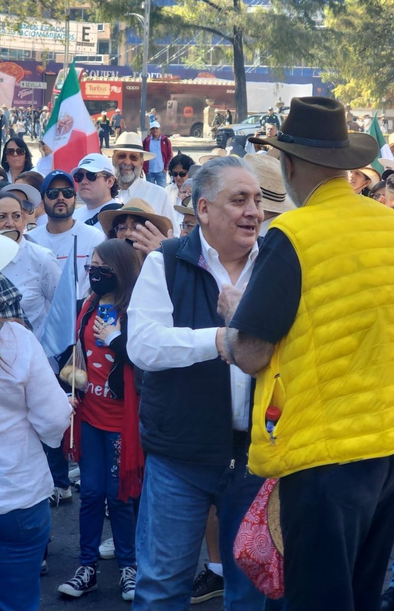 #ULTIMAHORA
🚨 YA LLEGÓ EL LÍDER DE LOS JÓVENES DE LA GENERACIÓN Z, <a href="/acostanaranjo/">Guadalupe Acosta Naranjo</a> alias Don Cucaracho

Los jóvenes encabezando...🤭😂😂