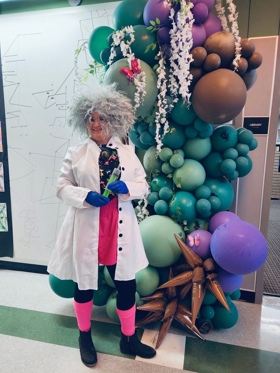 “ I'm not a mad scientist, l'm just a highly motivated individual with a questionable ethical compass"
#HappyHalloween🥼🧪👩‍🔬🧫