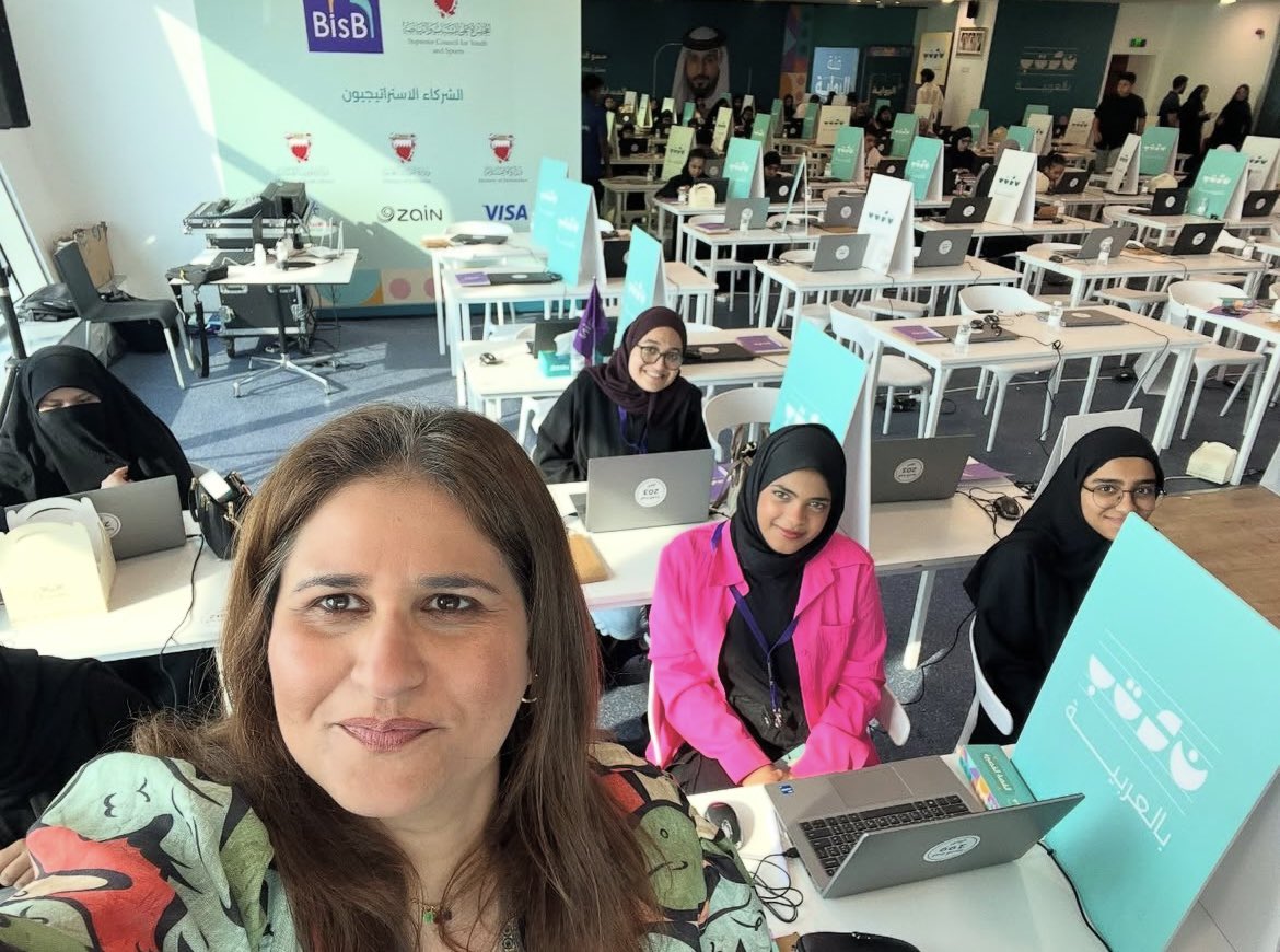 Shaimaalwatani's tweet image. وانتهى الوقت لمبدعي القصة القصيرة المشاركين في مسابقة ( نكتب بالعربية ) .. تمنياتي بالفوز للرائعين الذين قضيت معهم ثلاثة أيام من المتعة والشغف بالقصة 😍
#شيماء_الوطني