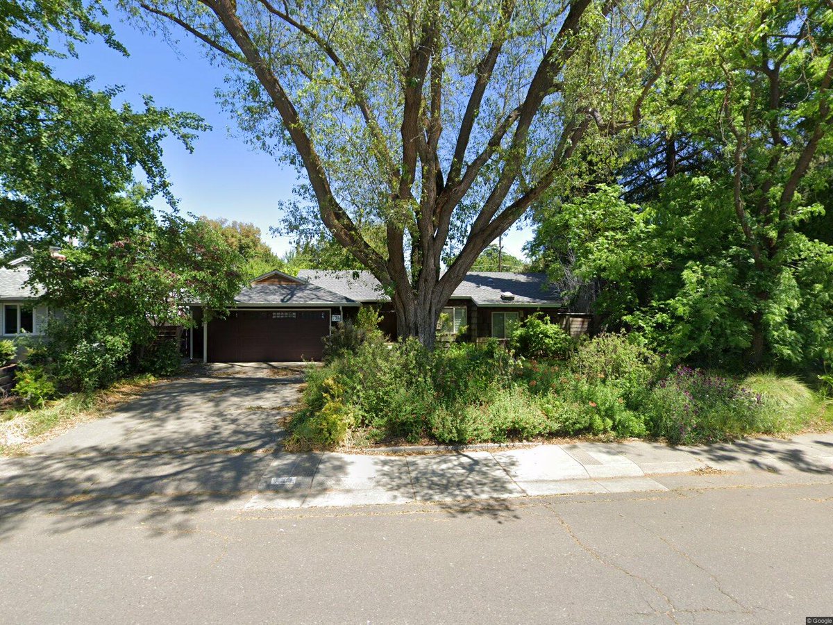 philippberner's tweet image. Google Nano Banana is amazing in photo modification. eg. Pimp that garden a little #ailearning