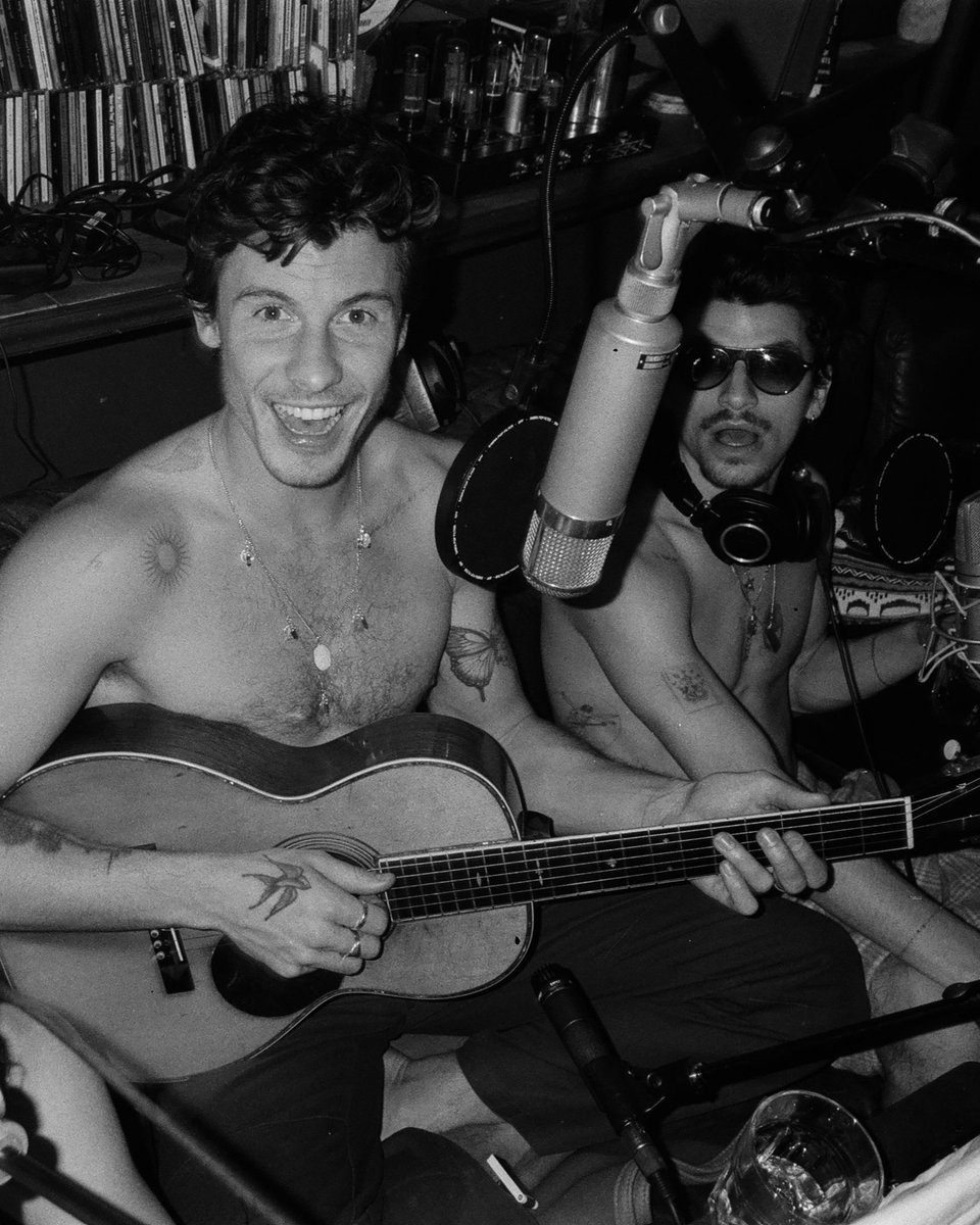 ShawnAccess's tweet image. Here’s 12 memories for 12 songs ♥️ Share your favorite moments from #Shawn with us to celebrate.