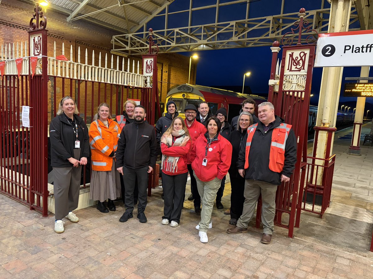 First day of <a href="/railway200/">railway200</a>’s Inspiration train’s first day in Llandudno complete.
Thanks to the great Saturday team for getting things off to a flying start.
We’re here until Tuesday!
<a href="/transport_wales/">Trafnidiaeth Cymru / Transport for Wales</a> <a href="/NetworkRailWAL/">Wales & Borders // Cymru a'r Gororau</a> <a href="/AvantiWestCoast/">Avanti West Coast</a> <a href="/BTP/">British Transport Police</a>