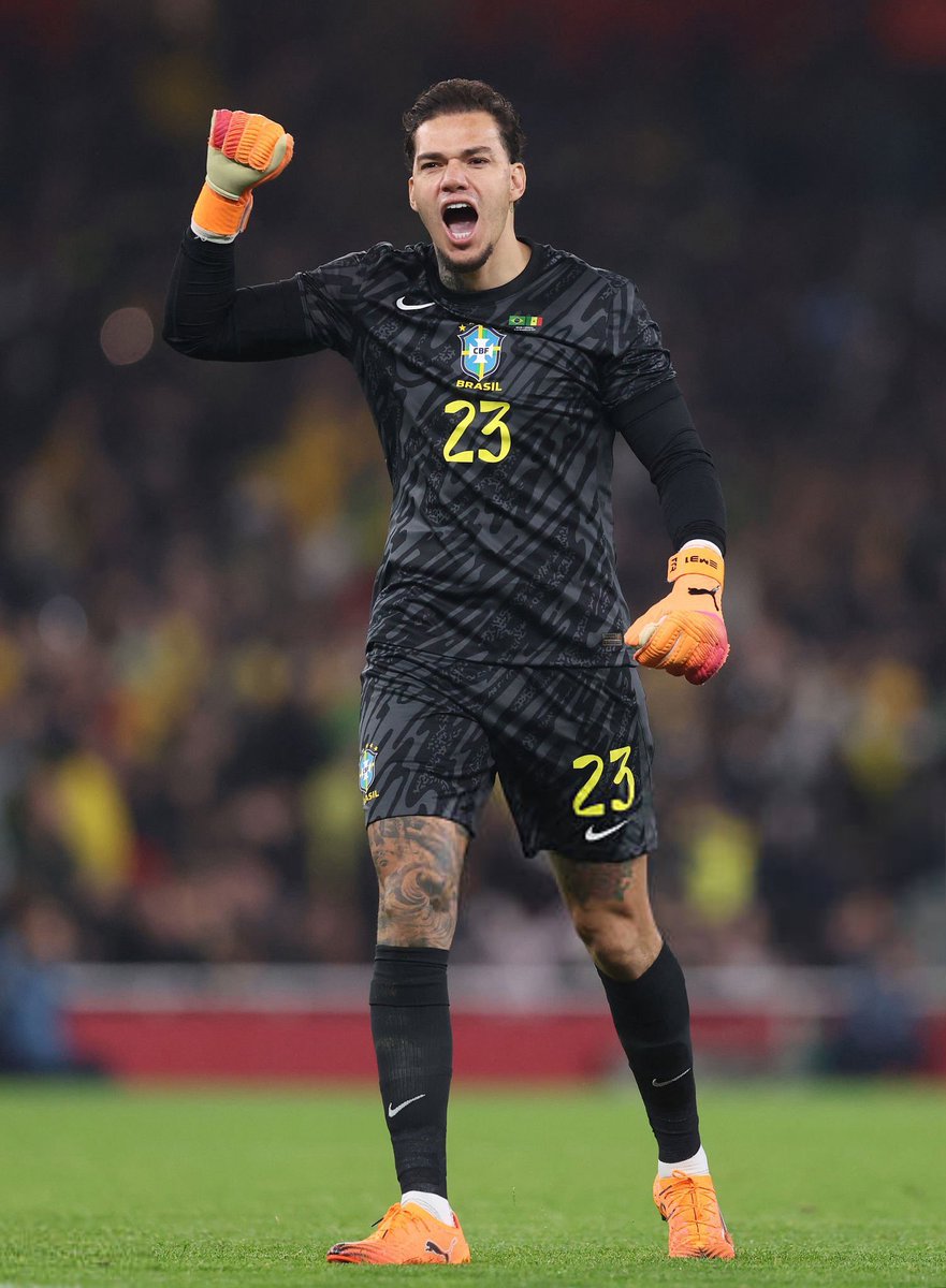 _gjr7's tweet photo. - Ederson 🇧🇷 .
#SENBRA - #FRIENDLY https://t.co/O4g2LaPhQv