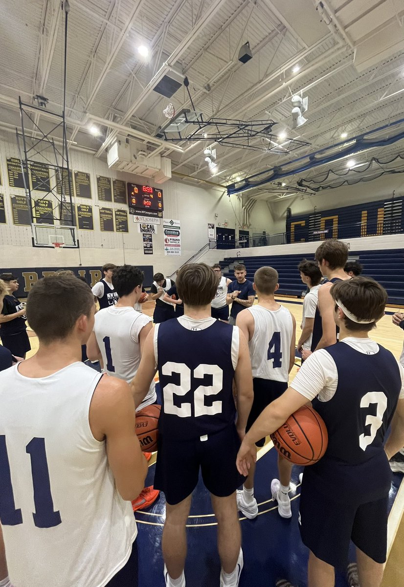 Great morning for Cougar basketball with our blue vs white scrimmage #Grit #GoCoogs